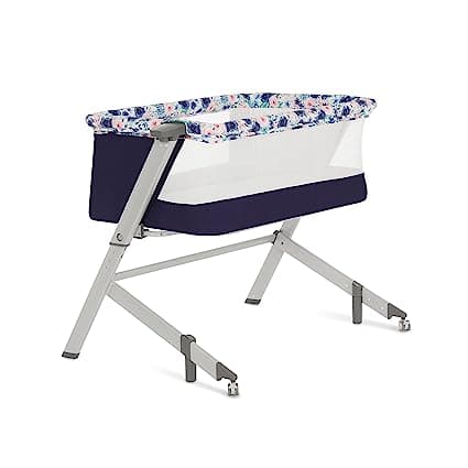 On Me Flora Baby Bassinet in Floral Bloom