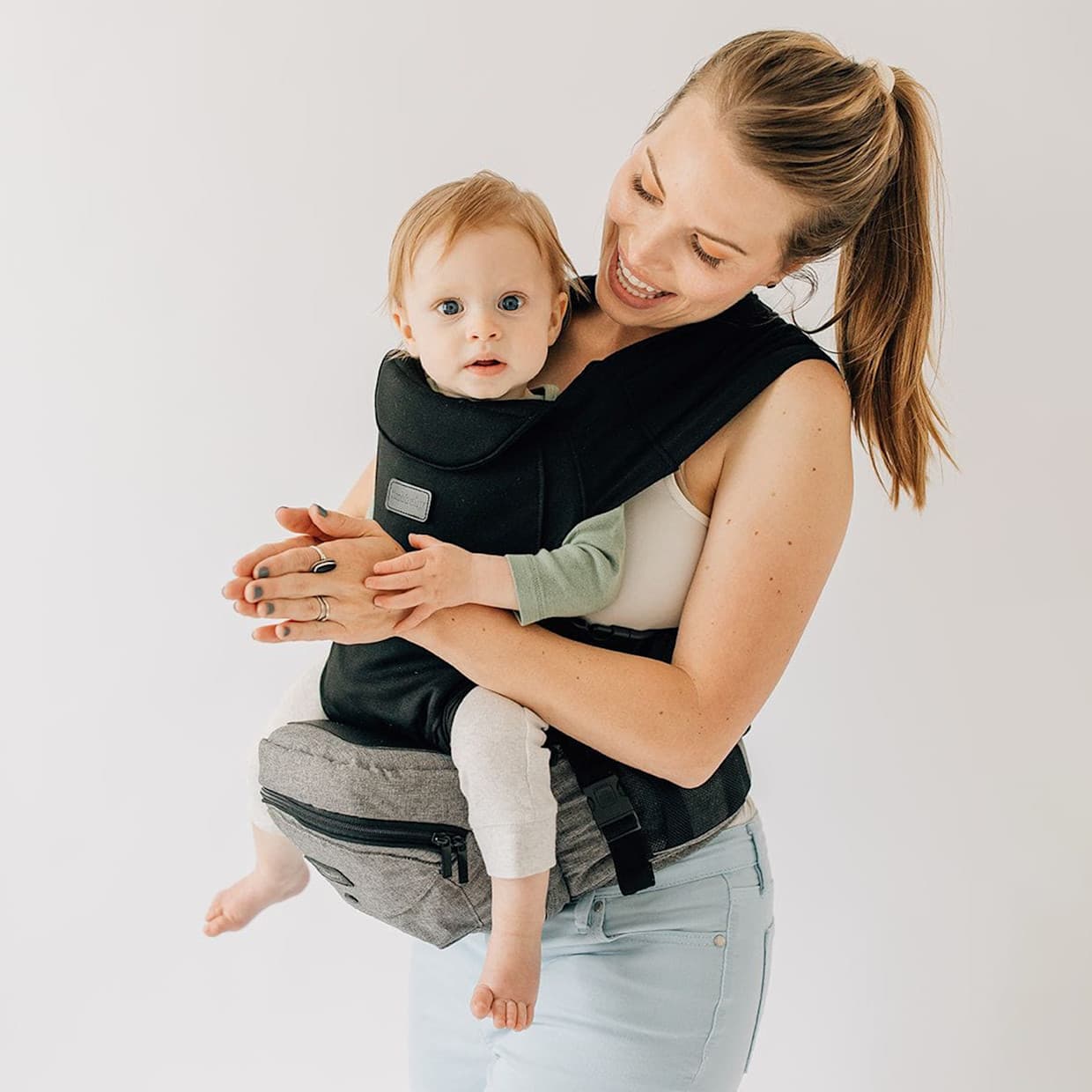 Hip Seat and Snug Carrier Bundle
